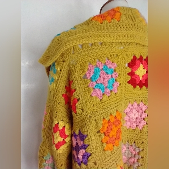VINTAGE HAND CROCHETED CARDIGAN - Picture 11 of 12